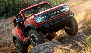 Новый гибрид Ford 2.3L Ecoboost для Bronco, и участие Ford в ралли Rebelle