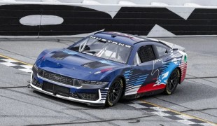 Mustang в серии Nascar Cup изменилась спереди, а завод Ford Escape временно увольняет рабочих