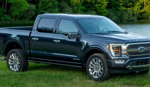 Ford F-150 2021 года с гибридной трансмиссией PowerBoost