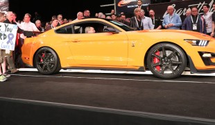 2020 Ford Mustang Shelby GT500 # 001 будет продан с молотка