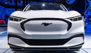 Ford Mustang Mach-E сначала едет в Европу, потом в Америку