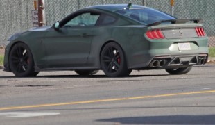 Ford Mustang Shelby GT500 2022 года в новом цвете