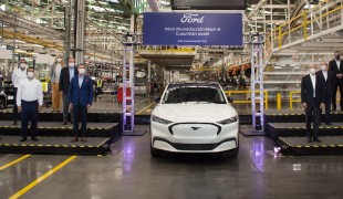 Производство Ford Mustang Mach-E требует много новых технологий