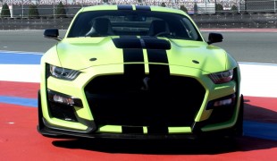 Mustang Shelby GT500 2021 года с карбоновым пакетом