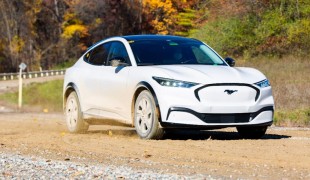 Ford Mustang Mach-E 2021 года на испытаниях