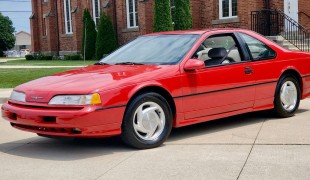 Ford Thunderbird Super Coupe 1990 года выпуска на аукционе