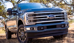 Гонка продаж в разгаре, Ford F-Series опережает конкурента, а Ford E-Transit - самый продаваемый в Европе эко-фургон!