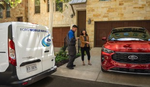 Обновленный сервис  и умное магнитное зарядное устройство от Ford