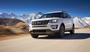 Три поколения Ford GT вышли на трассу вместе, а Ford Explorer стал одним из самых популярных внедорожников