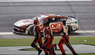 Мир автоспорта не стоит на месте, и Ford вновь радует нас новостями с NASCAR