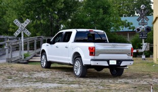 Джеймс Дин побеждает в соревновании, а Ford F-150 вошел в список самых продаваемых подержанных автомобилей