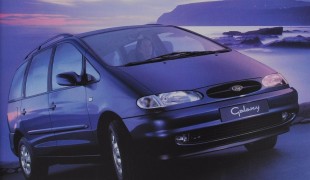 Семейный минивэн Ford Galaxy.