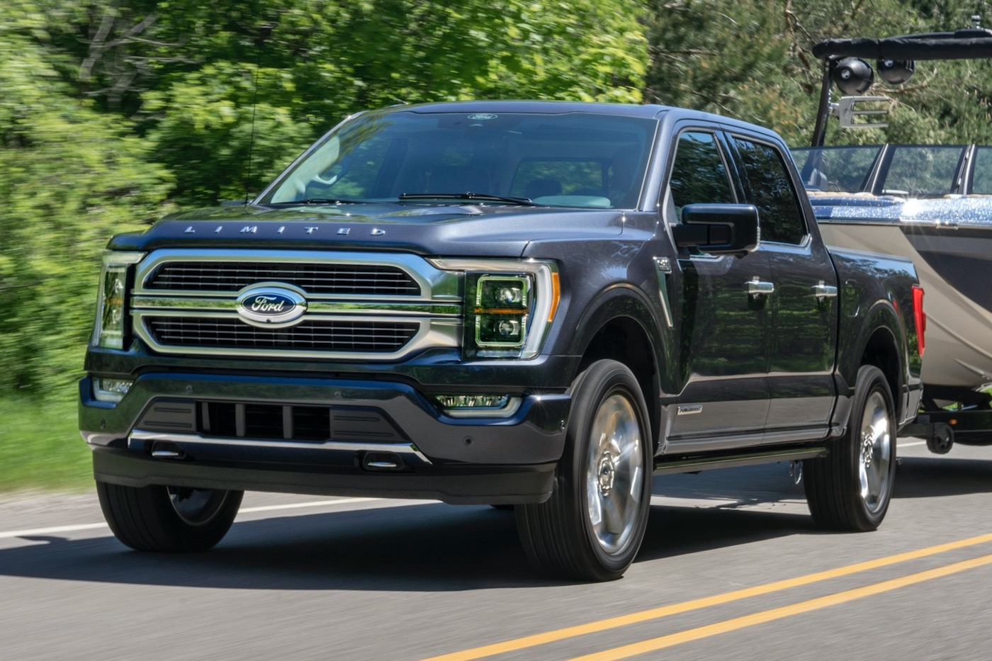 Ford F-150 2021 года с гибридной трансмиссией PowerBoost фото 1 - превью