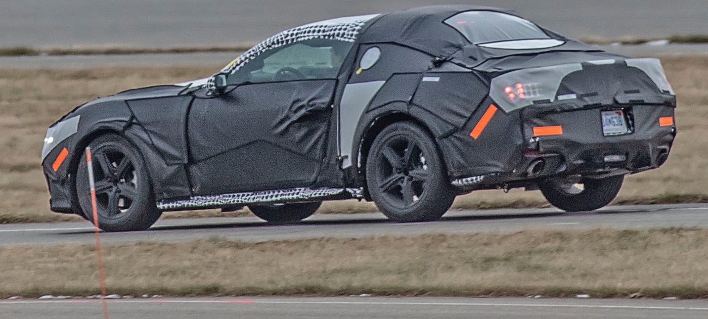 Шпионские снимки Ford Mustang S650 2024 года фото 4 - превью