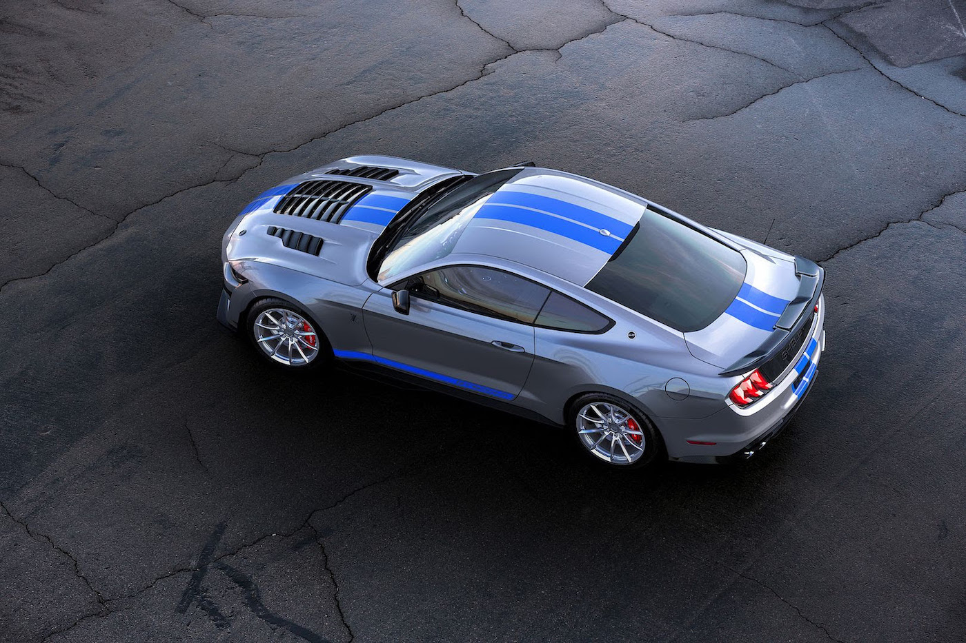 Первый серийный Ford Shelby GT500KR 2022 года на аукционе фото 2 - превью