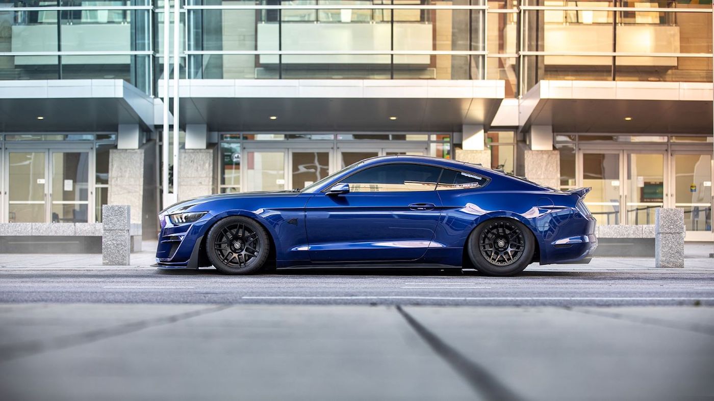 Полностью преобразованный Mustang S550 фото 4 - превью