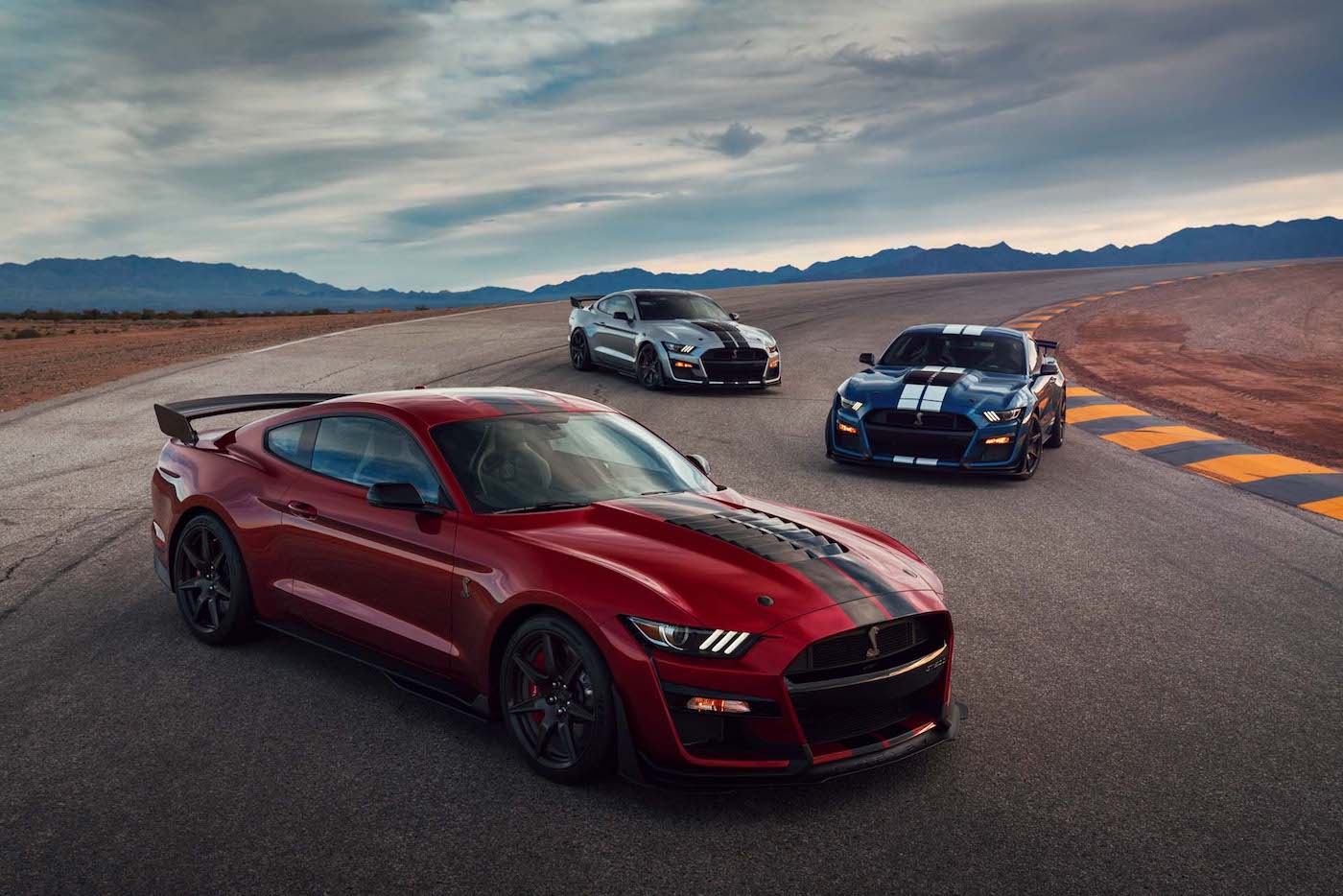 Ford Mustang Shelby GT500 2020 года фото 2 - превью