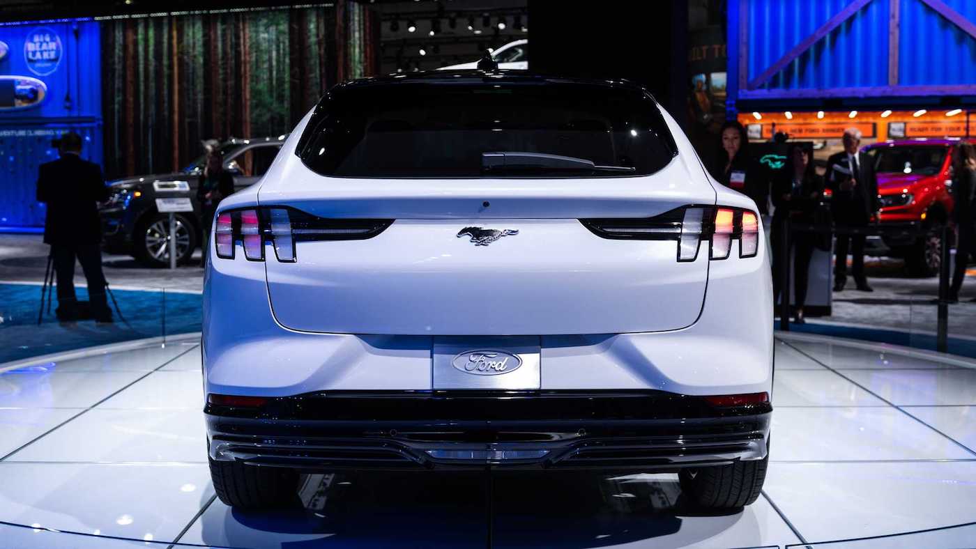 Ford Mustang Mach-E сначала едет в Европу, потом в Америку фото 3 - превью