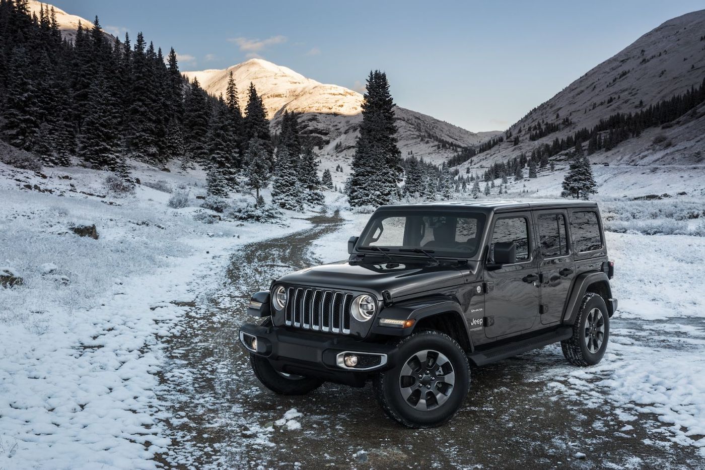 Ford Bronco 2021 года превзошел Jeep Wrangler фото 1 - превью