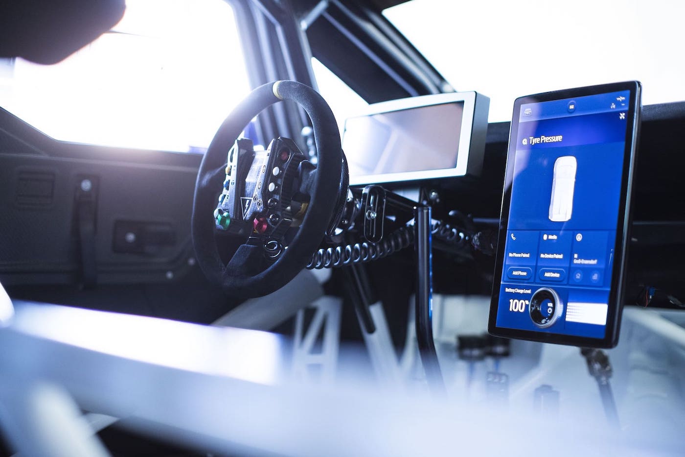 Ford Pro Electric SuperVan фото 2 - превью