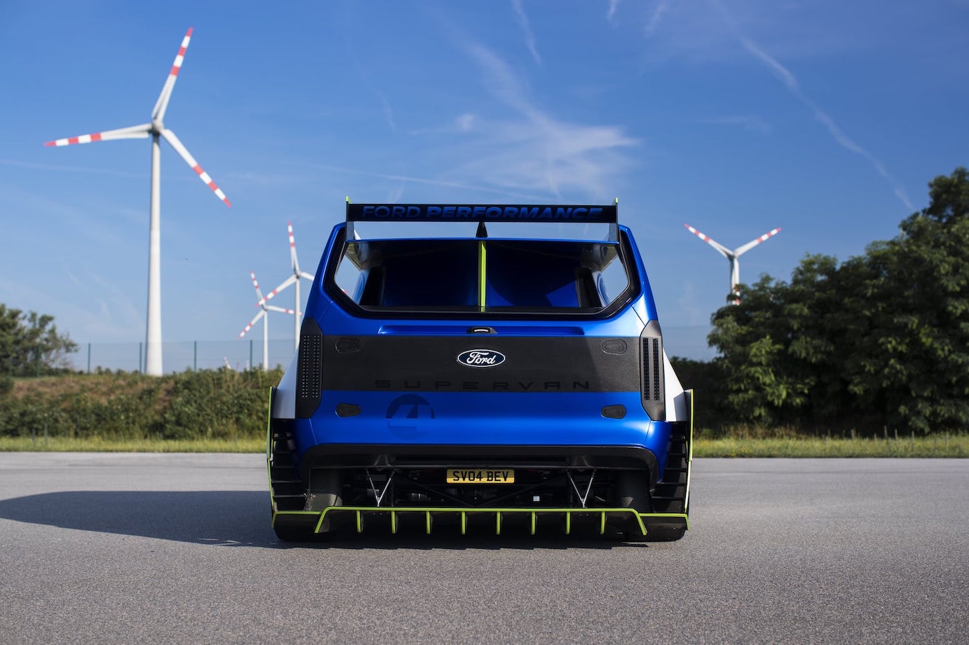 Ford Pro Electric SuperVan фото 4 - превью