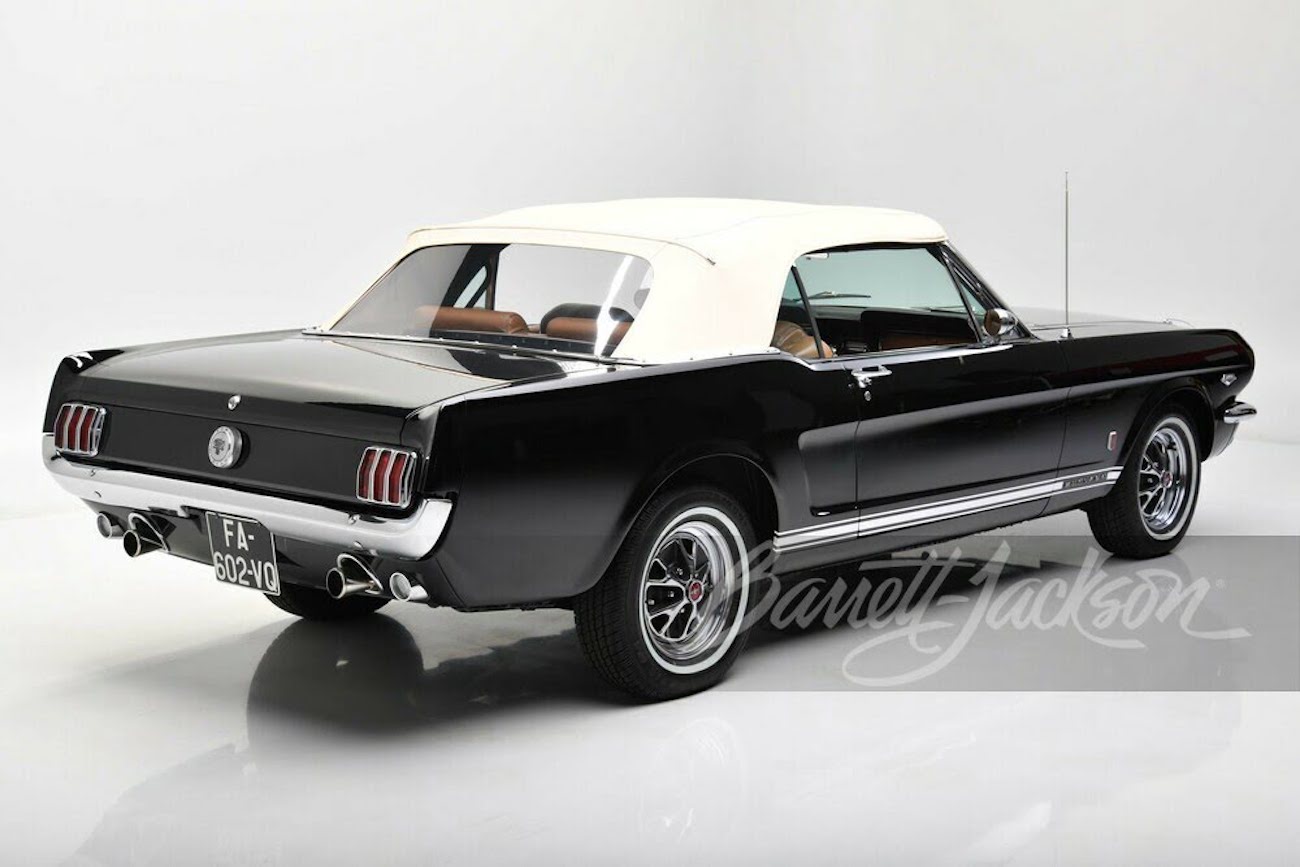 Ford Mustang GT 1966 года на аукционе фото 1 - превью
