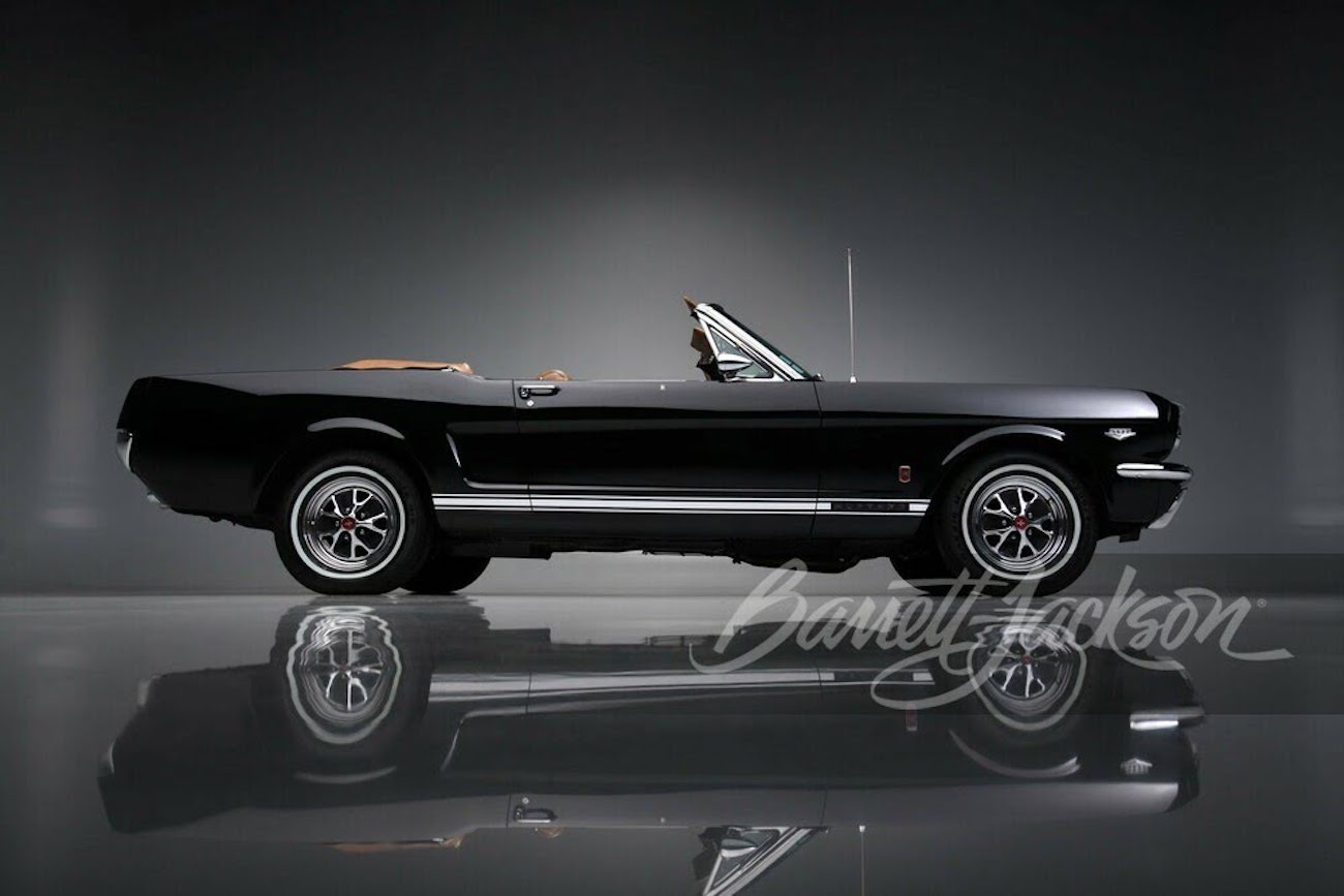 Ford Mustang GT 1966 года на аукционе фото 4 - превью