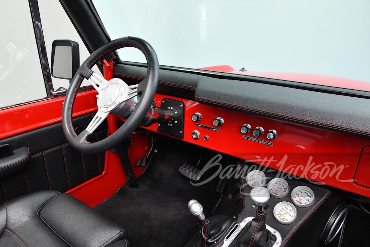 Ford Bronco Restomod 1977 года Кевина Харта на аукционе фото 3 - превью