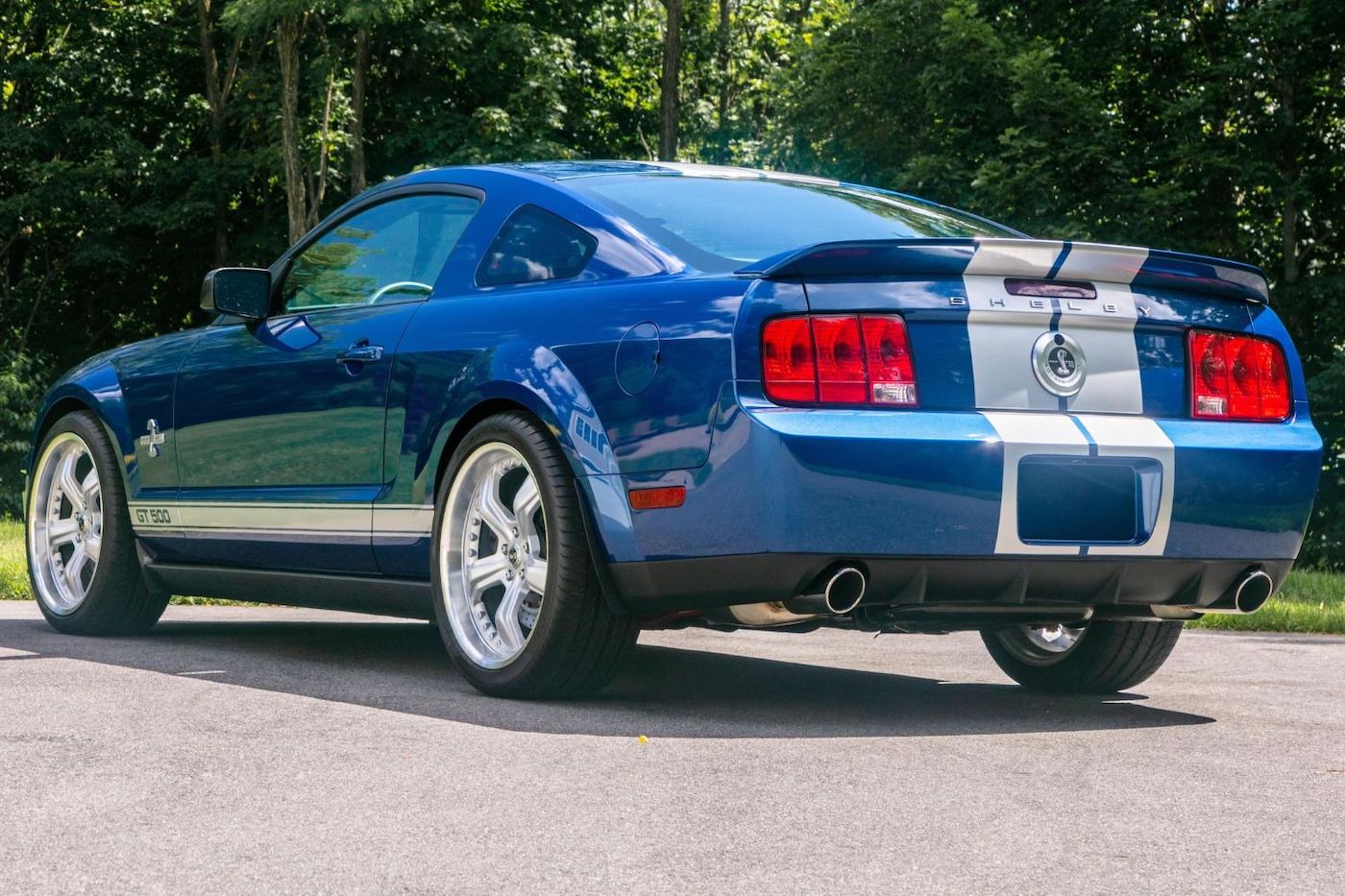 Почти новый Ford Mustang Shelby GT500 2007 года на аукционе фото 1 - превью