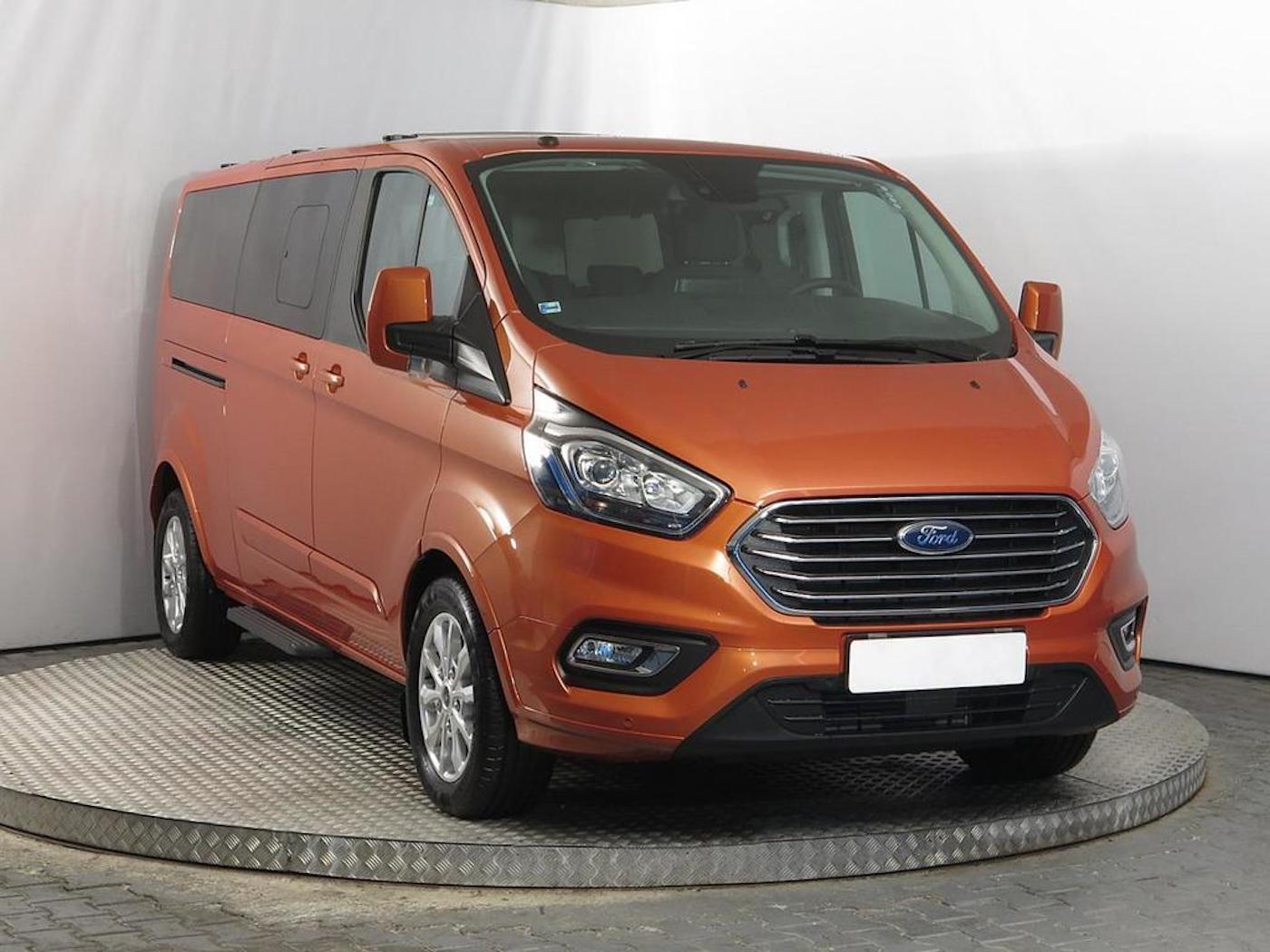 Гибридный Ford Tourneo Custom фото 1 - превью