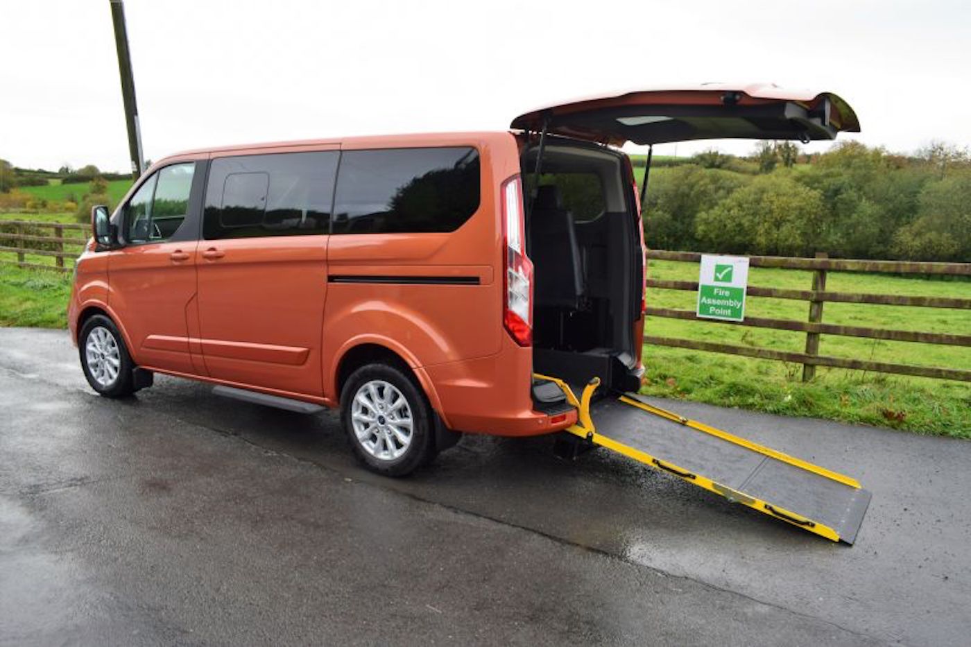 Гибридный Ford Tourneo Custom фото 3 - превью